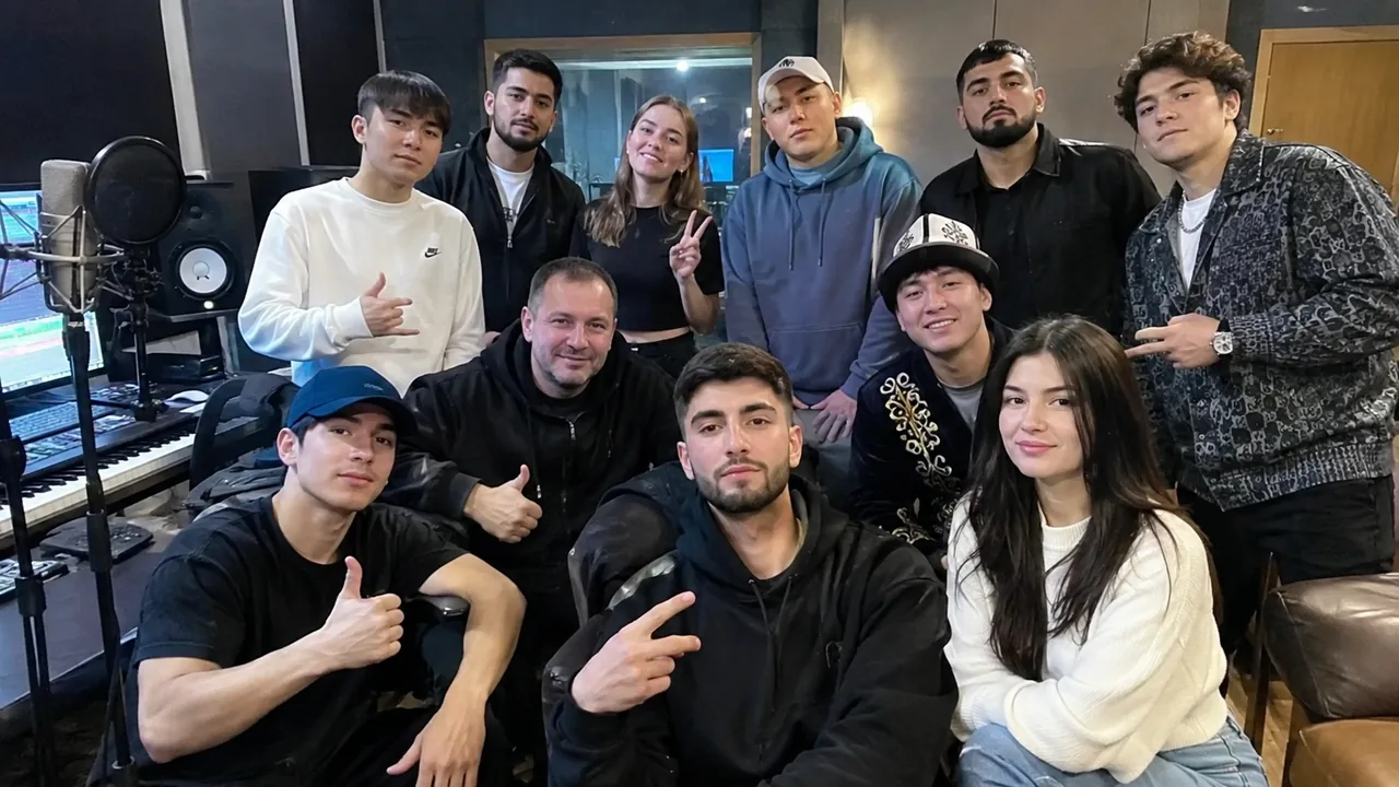 Команда MELO в музыкальной студии